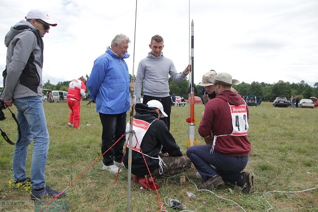 Czterdziestu pięciu zawodników z całej Polski, w tym członków kadry narodowej, gościło przez trzy dni na podwłocławskim lotnisku w Kruszynie. Brali oni udział w Mistrzostwach Polski Modeli Kosmicznych 2018. Na niebo nad lotniskiem wzlatywały różnorodne modele, w tym rakiety i rakietoplany.2. Senioralia we Włocławku - korowód