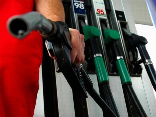 Ceny na stacjach paliw nieznacznie spadły