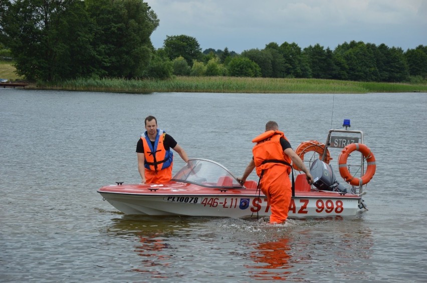 Jezioro Łapalickie 13.06.2018 - wodę zabarwiła dziwna...