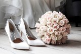 Przesądy ślubne – wierzyć czy nie? Sprawdź popularne zabobony związane z zaręczynami, ślubem i weselem
