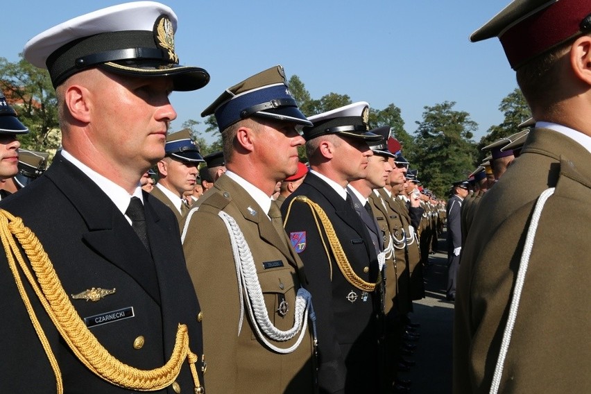 432 nowych oficerów we Wrocławiu. Był też minister obrony narodowej [ZDJĘCIA]