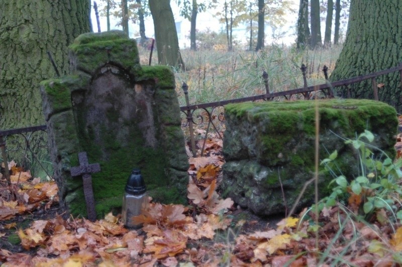Cmentarz husycki w Bzinicy Nowej. W wiosce kolo Dobrodzienia...