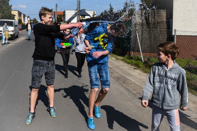 Za oblewanie wodą w lany poniedziałek można dostać mandat.