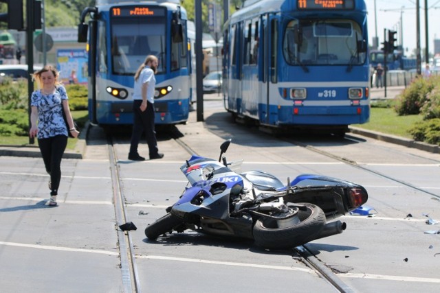 Wypadek na rondzie Matecznego w Krakowie.