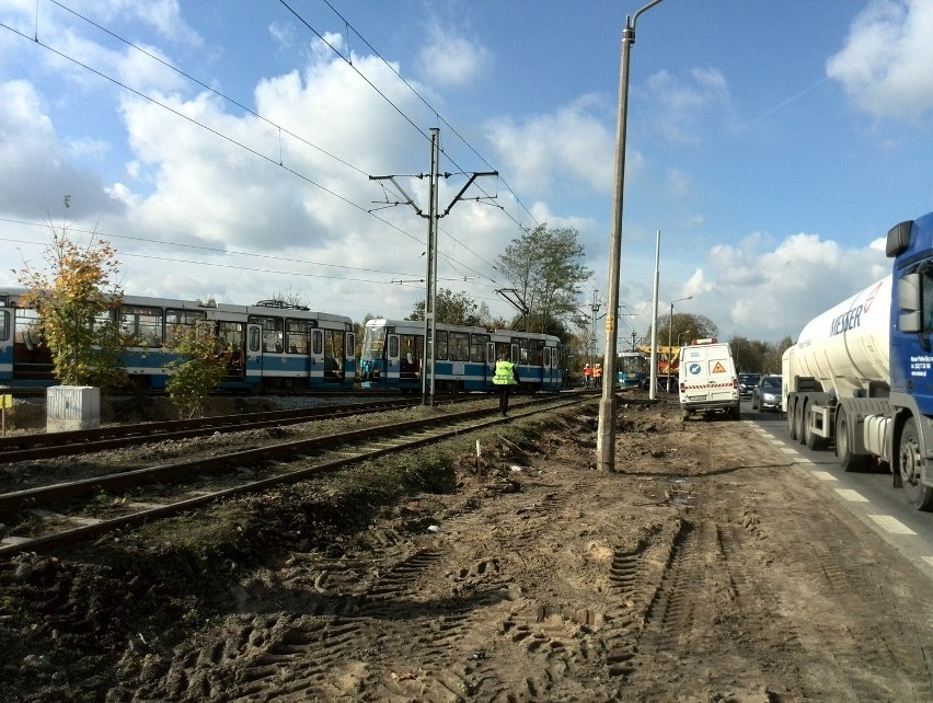 Leśnica bez tramwajów. Torowisko na Kosmonautów było zamknięte [ZDJĘCIA]