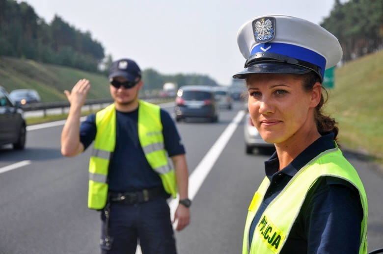 Zobaczcie zdjęcia pięknych policjantek pracujących w...