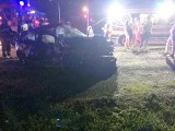 Groźny wypadek na DK1 w Brudzowicach na skrzyżówaniu: TIR zderzył się z samochodem osobowym. Są ranni