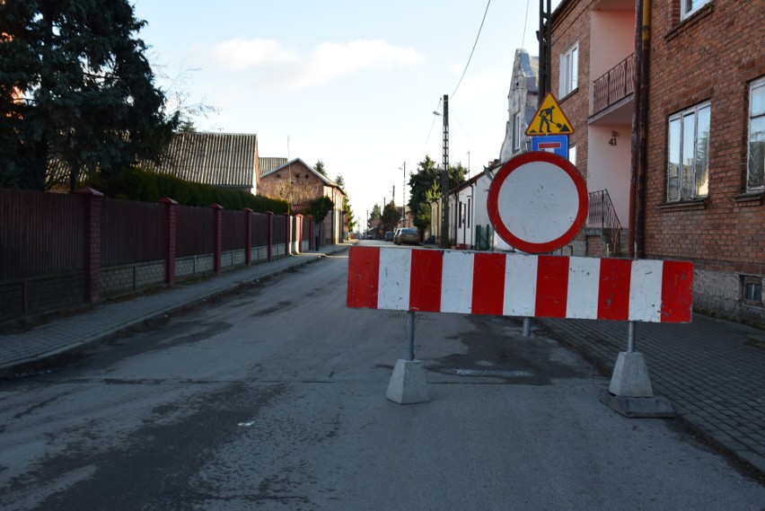 Uwaga kierowcy! W Koprzywnicy wprowadzono zakaz wjazdu na Rynek. Trwa remont nawierzchni [ZDJĘCIA]