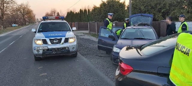 21-latek uciekał przed policją. Złapano go w chwili kiedy próbował zawrócić.