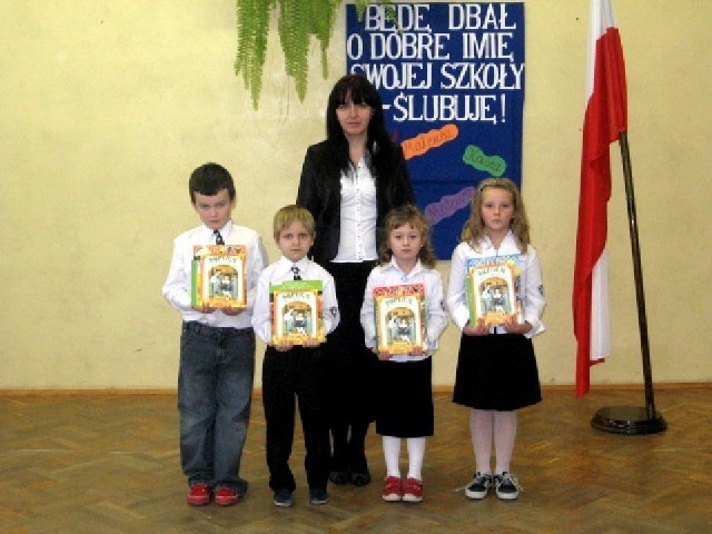 Klasa I Wychowawczyni Aneta Walczak. Uczniowie: Mateusz Bors, Klaudia Giermakowska, Katarzyna Pasieczynska, Mateusz Walczak.