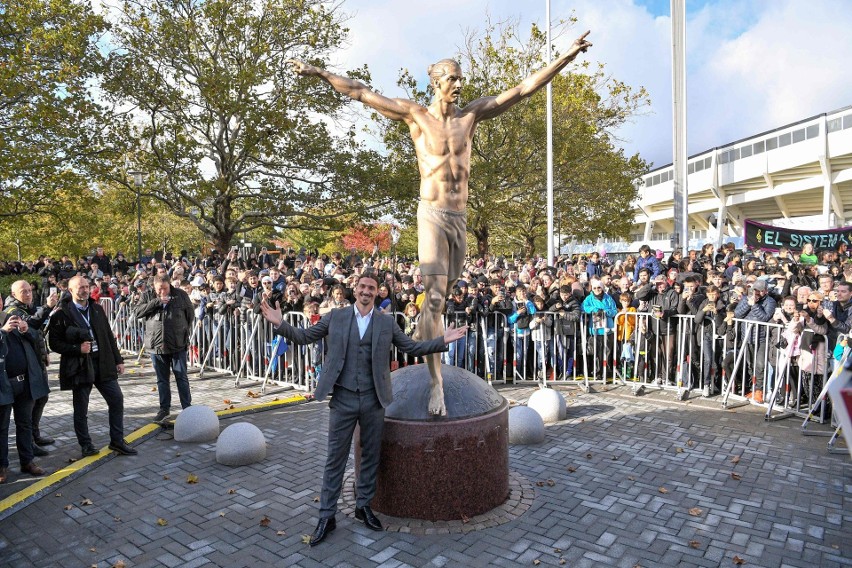 Zlatan Ibrahimović podpadł kibicom Malmö! Statua piłkarza...