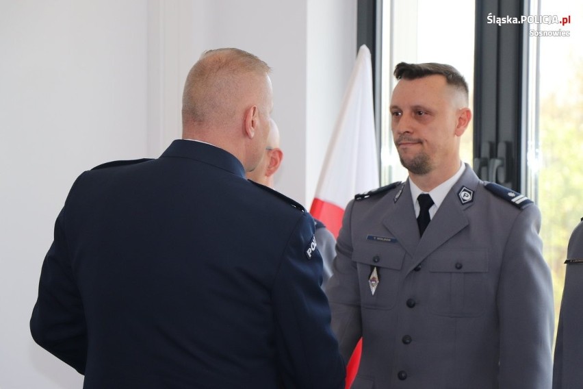 Nowi komendanci sosnowieckich komisariatów policji. Na uroczystej gali dowodzącym wręczono akty nominacyjne