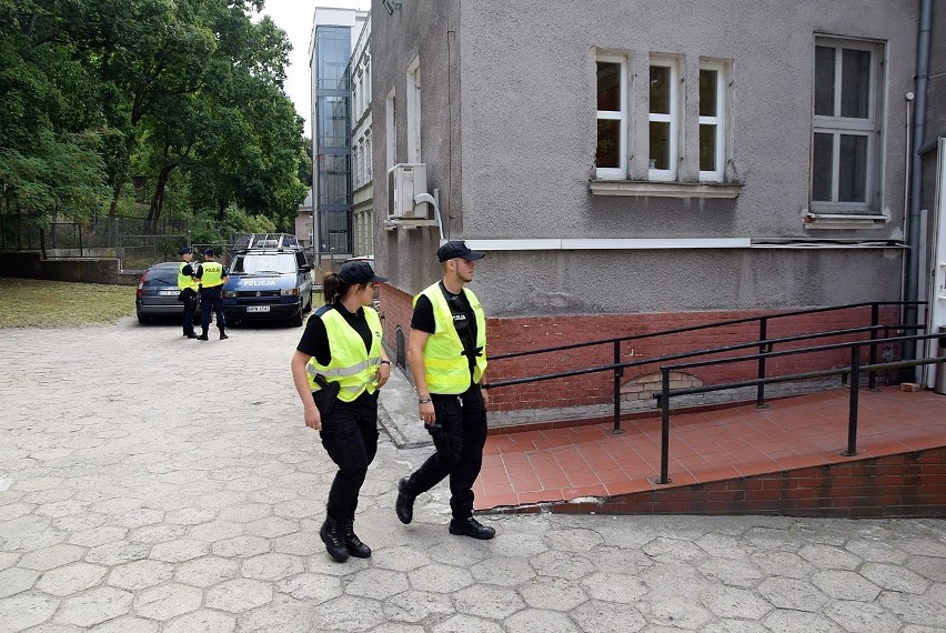 Wypadek w centrum Stargardu. Kierowca BMW doprowadzony do prokuratury. Usłyszał poważny zarzut [ZDJĘCIA]