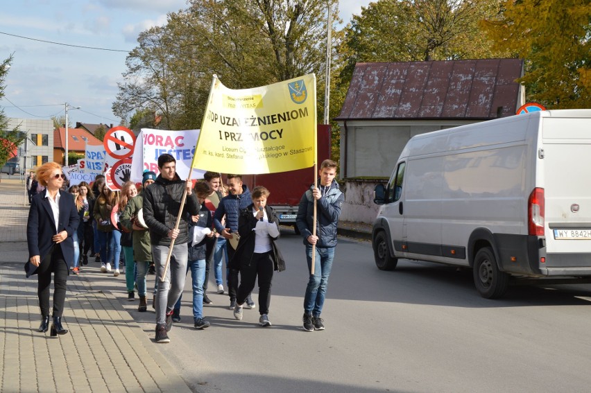  Wykrzyczeli swoje "nie" dla nałogów, dopalaczy i przemocy w Staszowie