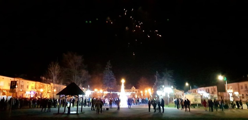 Mieszkańcy Zwolenia przywitali Nowy Rok na Placu Jana...