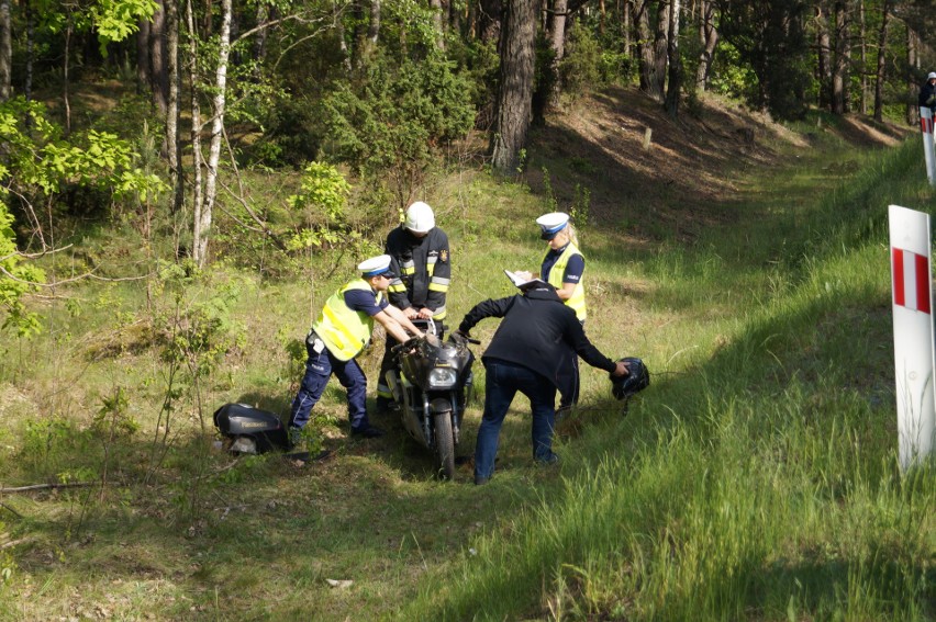 Wypadek w Szwendrowym Moście. 2.06.2022. Do szpitala zabrany został motocyklista