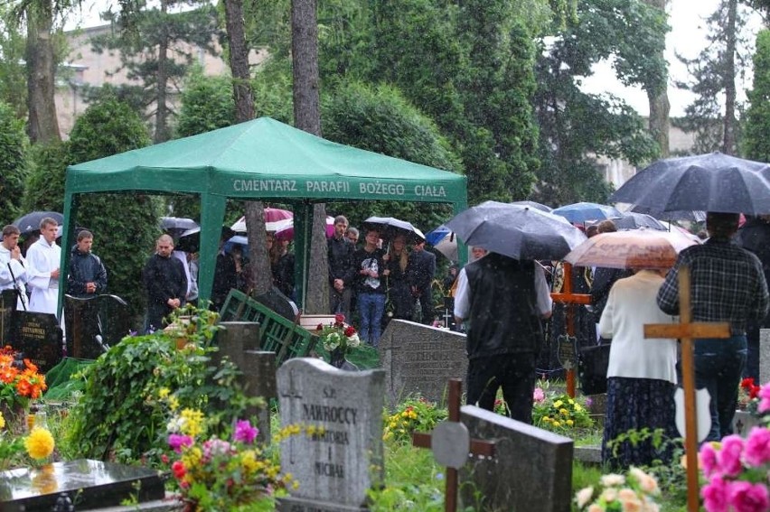 Pogrzeb Bartka, który zginął na Półwiejskiej. Pożegnały go...