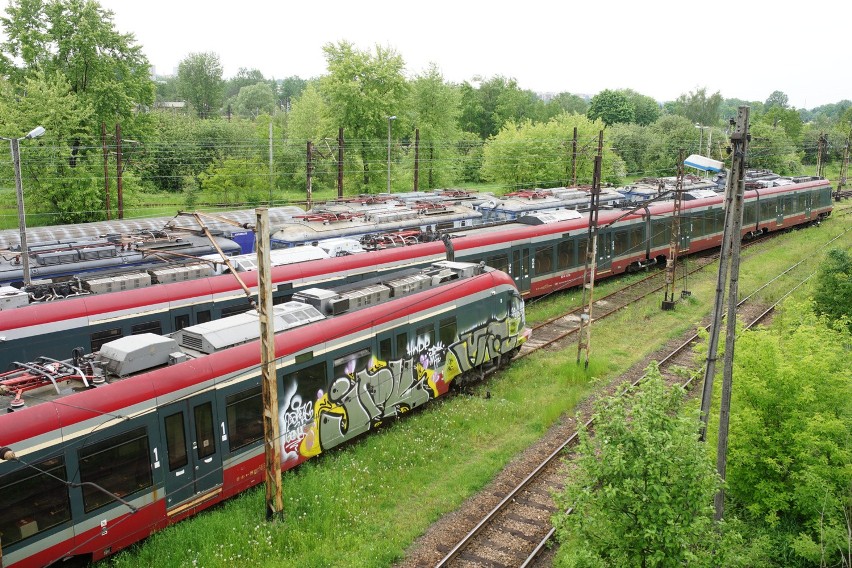 Pojazdy PKP Intercity od lat stoją na bocznicy w Bieżanowie....