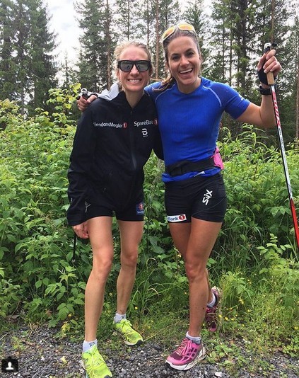 Heidi Weng (z prawej) − norweska biegaczka narciarska,...