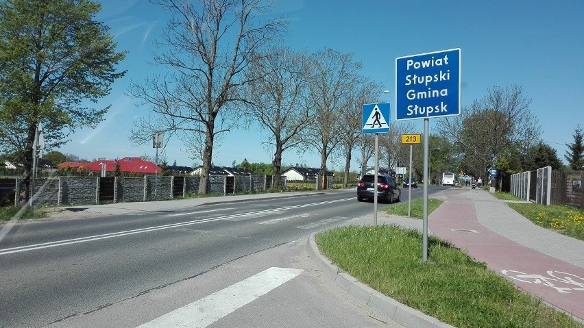 Biedronka budowana jest dokładnie na granicy gminy Słupsk i...