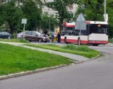 Kolizja autobusu w Będzinie. Zderzył się z osobówką w pobliżu Sanktuarium Polskiej Golgoty Wschodu