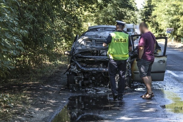 Do pożaru renault doszło w sobotę, 7 lipca na ul. Łużyckiej....