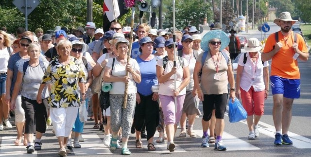 W ubiegłym roku na 240 kilometrową trasę kozienickiej pielgrzymki do Częstochowy wyruszyło ponad 70 pątników.