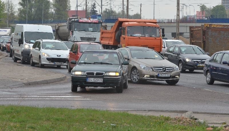 Gigantyczne korki na ulicach Łodzi. Zamknięta Widzewska, utrudniania na Politechniki i Retkini