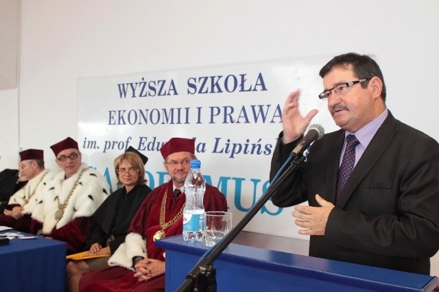 Jan Gierada podczas rozpoczęcia roku akademickiego w Wyższej Szkole Ekonomii i Prawa w Kielcach.