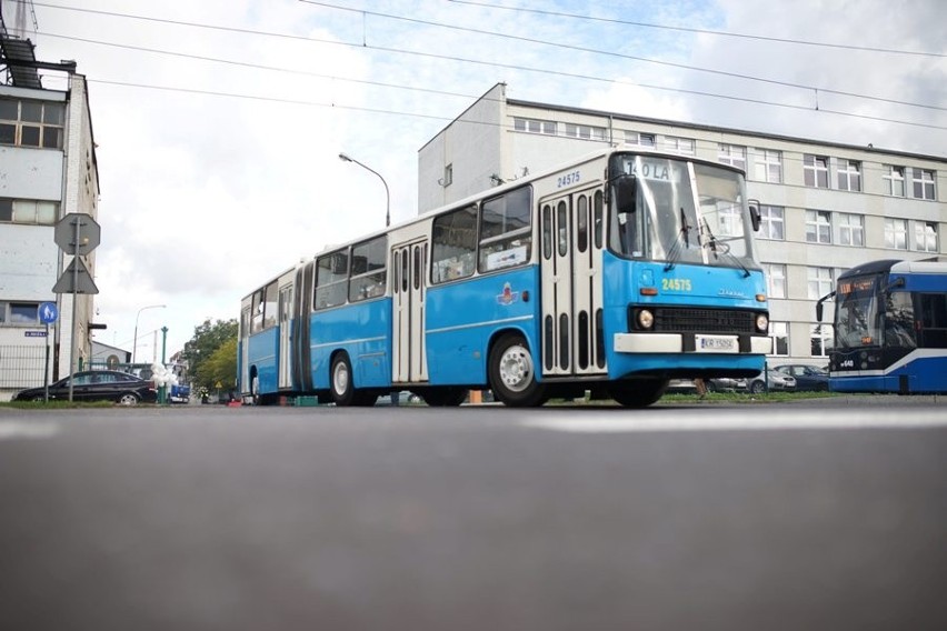 Kraków. Parada zabytkowych i współczesnych pojazdów MPK [ZDJĘCIA]