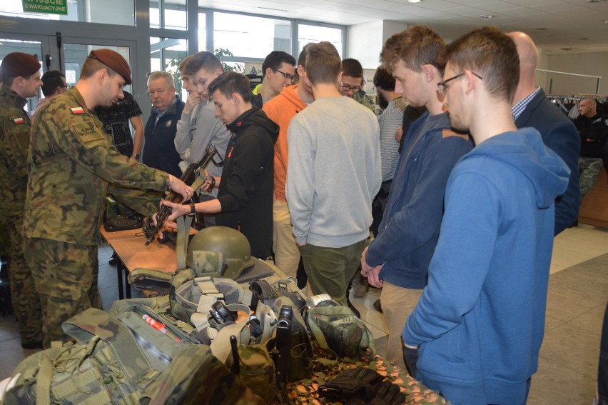Studenci Państwowej Wyższej Szkoły Zawodowej w Tarnowie garną się do wojska