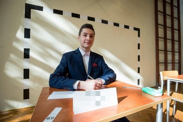 Mateusz Jasiak, maturzysta z III LO w Bydgoszczy, z rozszerzenia z języka angielskiego jest zadowolony - Egzamin był łatwy - mówi uczeń.