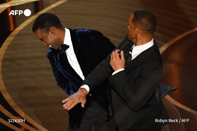 Aktor Will Smith uderza w twarz Chrisa Rocka podczas 94. ceremonii rozdania Oscarów w Los Angeles.