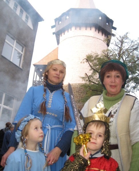 Krystyna Olszewska (z lewej) i Krystyna Załuska na otwarcie...