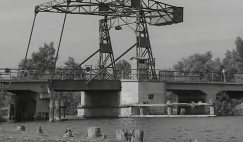 Most w Sztutowie w jednej z filmowych scen. Dziś nosi miano...