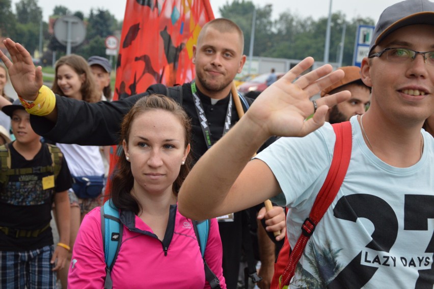 Oświęcim. Pielgrzymi w drodze na Jasną Górę [ZDJĘCIA, WIDEO]