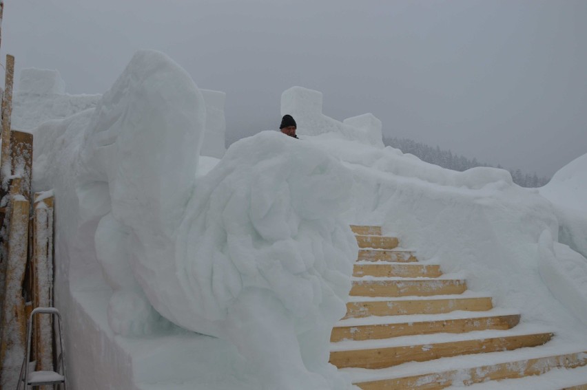 Zakopane. Zrobili gigantyczny śnieżny labirynt i śnieżny zamek [ZDJĘCIA, WIDEO]