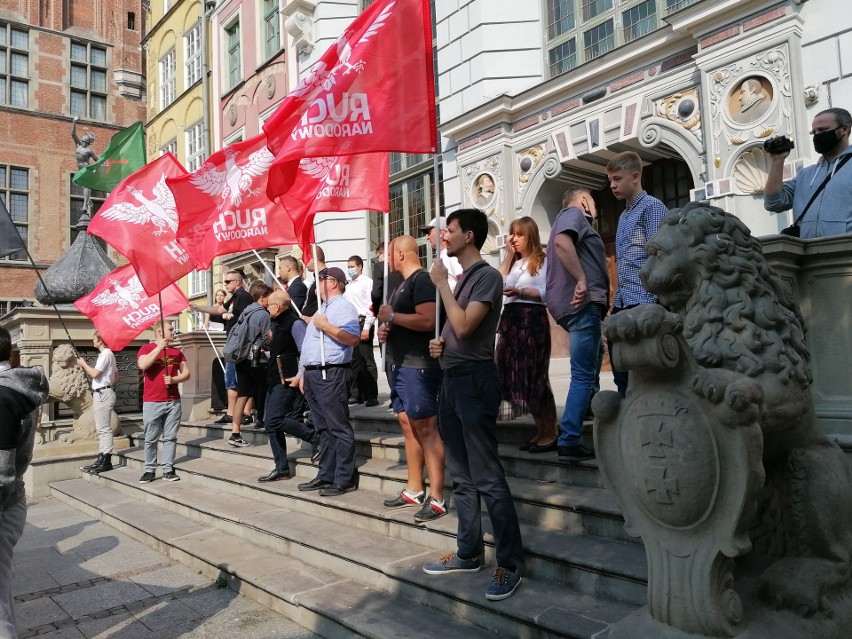 Demonstracja Młodzieży Wszechpolskiej i kontrmanifestacje w...