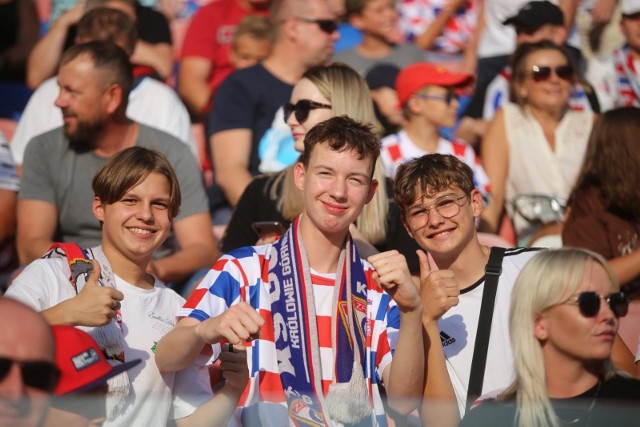 Kibice Górnika Zabrze na meczu z Jagiellonią Białystok. Oto TOP10 frekwencji na stadionach w Polsce w ligowy weekend 26-28.08.2022 r.Zobacz kolejne zdjęcia. Przesuwaj zdjęcia w prawo - naciśnij strzałkę lub przycisk NASTĘPNE