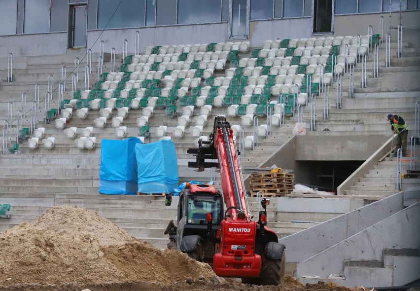 Na budowanym stadionie Radomiaka rozpoczął się montaż...