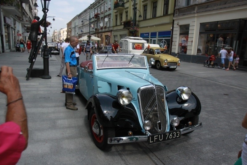 Urodziny Łodzi 2014. Parada starych samochodów na Pietrynie [zdjęcia]