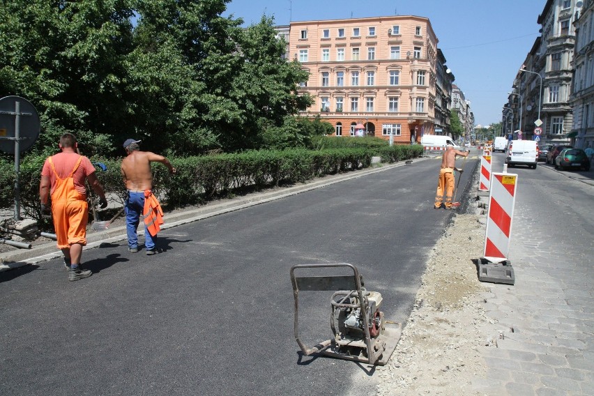 Wrocław: Remont na Trzebnickiej. Kierowcy będą jeździć drugą stroną jezdni (ZDJĘCIA)