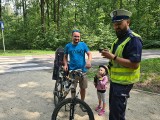 Od rana trwa akcja "Bezpieczny cyklista" w Piekarach Śląskich. Policjanci kontrolują, ale też edukują