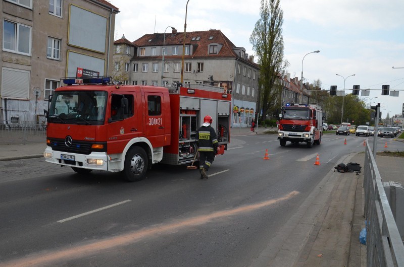 Wrocław: Wypadek na al. Hallera. Motocykl zderzył się z samochodem (FOTO)