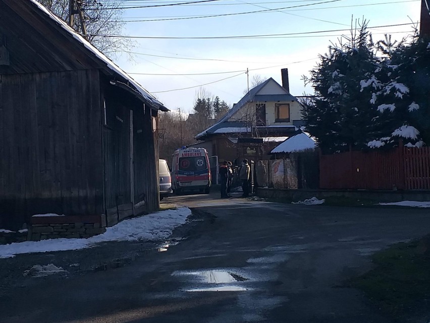 Tajemnicza tragedia w Szaflarach. W środę znaleziono dwóch martwych braci. Policja bada sprawę  