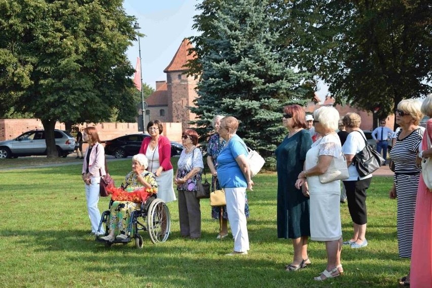 W Malborku odsłonięto tablice pamiątkowe przypominające o ofiarach z masowej mogiły [ZDJĘCIA] 