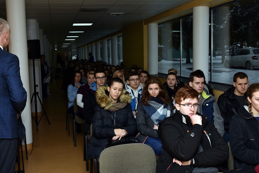 Gorlice. Maturzyści gorlickich szkół w szpitalu poznawali specyfikę jego pracy [ZDJĘCIA]