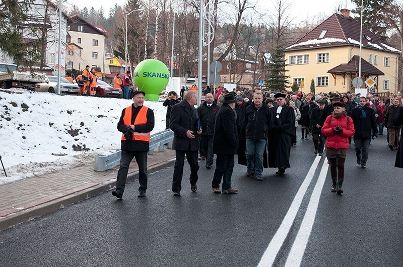 Karpacz: Otworzyli nowy tunel. Górą jadą narciarze, dołem samochody (ZDJĘCIA)