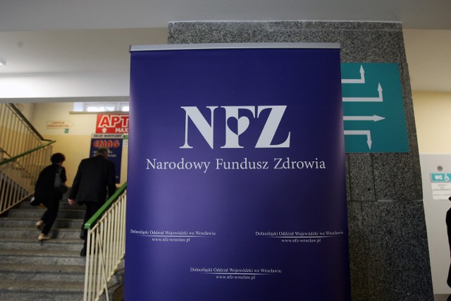 Z NFZ wyłudzono miliony złotych. Na ławie oskarżonych zasiądzie aż 49 osób.