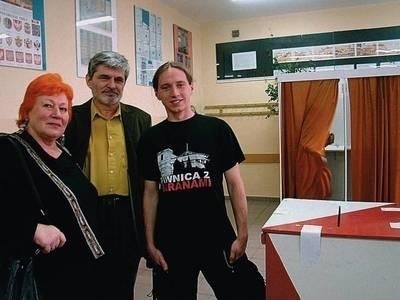 Zuzanna, Stefan i Krystian Bykowscy uczestniczą w każdych wyborach FOT. EWA TYRPA